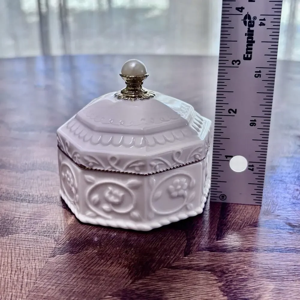 Lenox Porcelain Jewelry Box w/ 24K Gold Trim & Pearl Top Lid – No Box